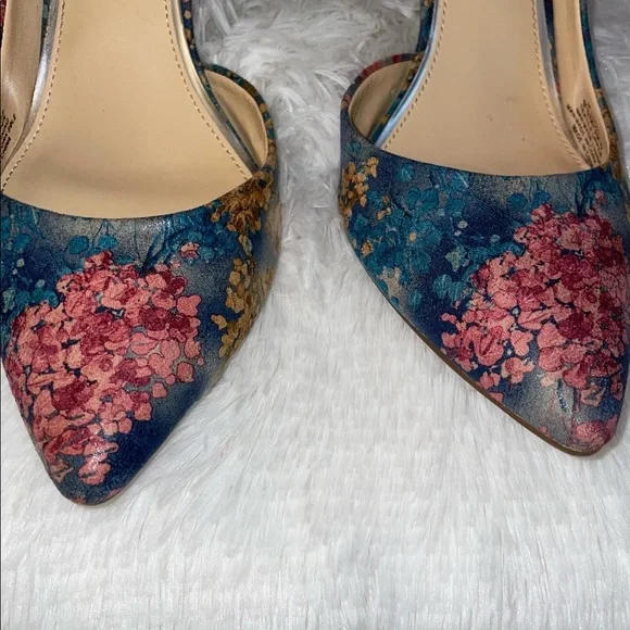 Jessica Simpson Floral Pattern Heels. - Picture 4 of 12
